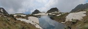 40 Vista panoramica sul Lago di Pietra Quadra in disgelo avanzato